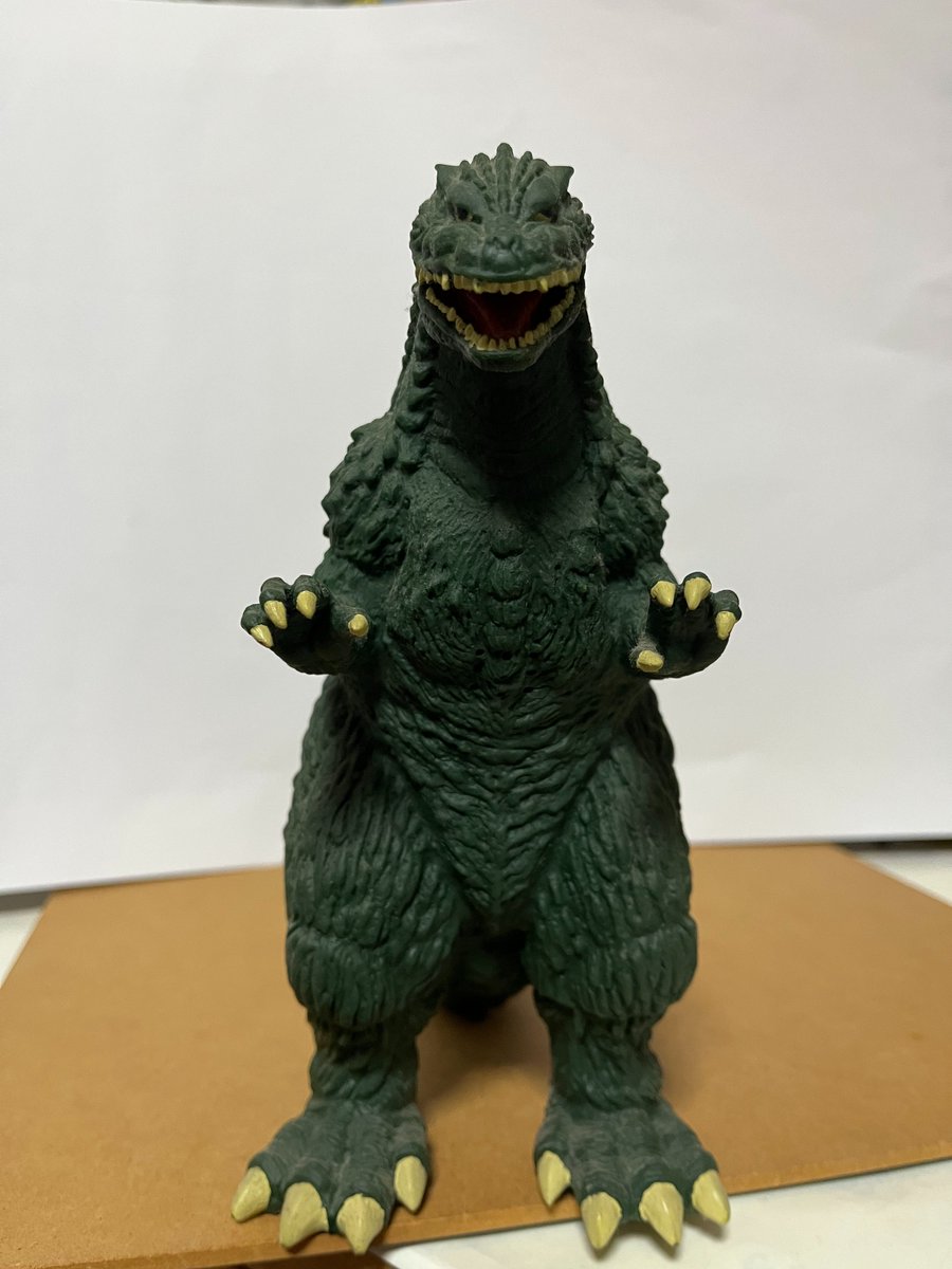 リアルアクションゴジラ メガギラス版 作中のゴジラよりやや緑が明るい