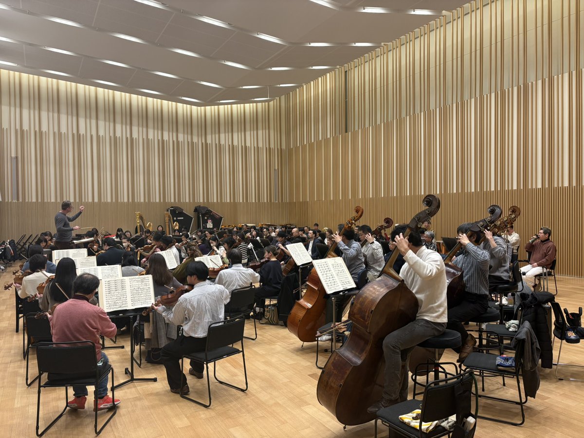 完売御礼㊗️
#群響 第615回定期演奏会のリハーサルが進行中💨
マエストロ #クリスティアン・アルミンク とともに今日はオーケストラのみで、「ワーグナー／ 楽劇《ワルキューレ》第1幕」。なかなかお目にかかれない珍しい楽器もたくさん🌟📯🎺
演奏会詳細はこちらから👇
gunkyo.com/concerts/1486/