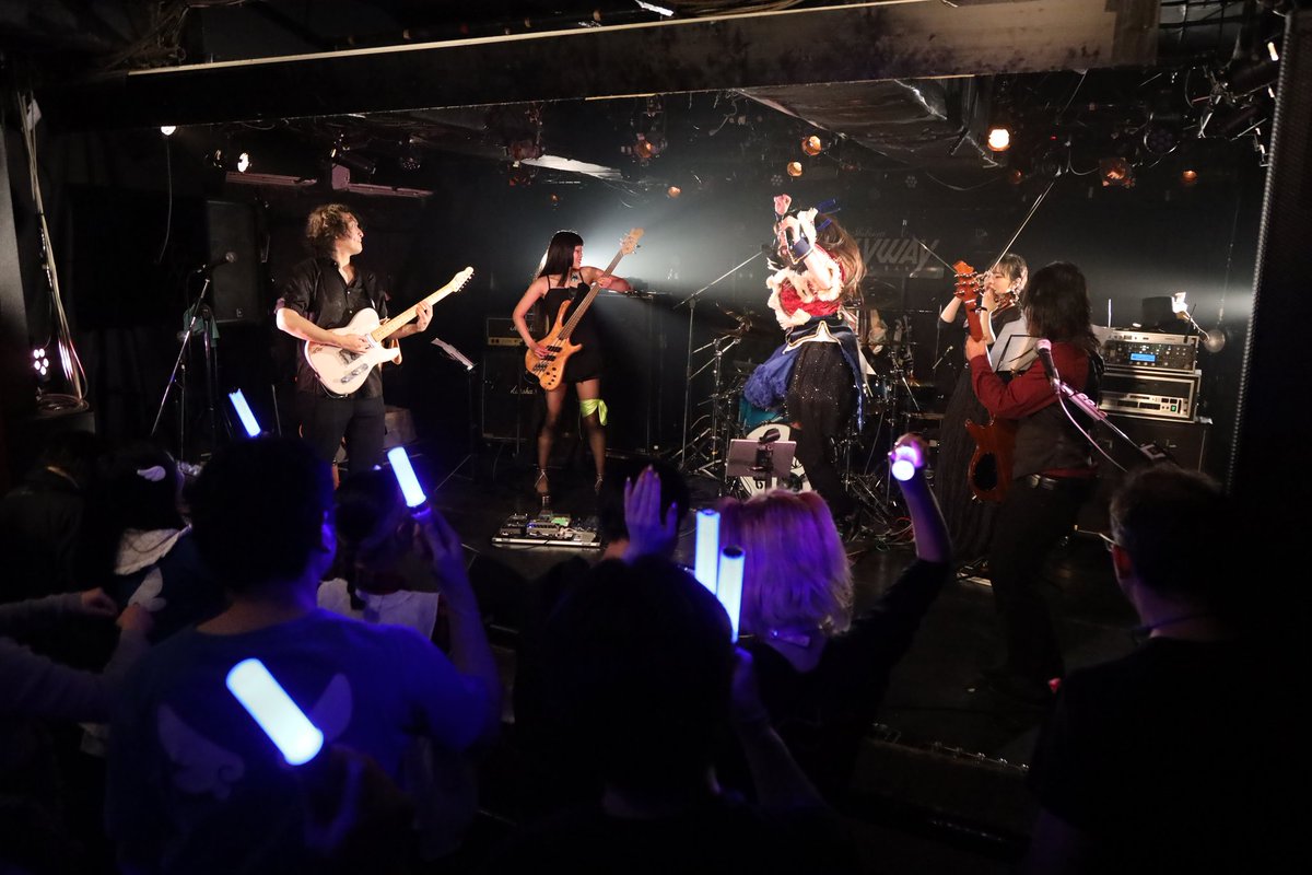 Miran_da7's tweet photo. 【Sattou feat. 萱沼千穂 1st Oneman live at Shibuya Milkyway】⁡⁡
⁡
⁡1月10日 渋谷ミルキーウェイSattouさん主催のワンマンLIVEでベースを弾かせて頂きました！⁡👏⁡
⁡⁡
⁡久しぶりのワンマンライブで実は凄く緊張しておりました:(´◦ω◦｀)
⁡が。⁡
⁡すっごい楽しい時間でした！⁡
⁡続く https://t.co/tSsbSgMWyg