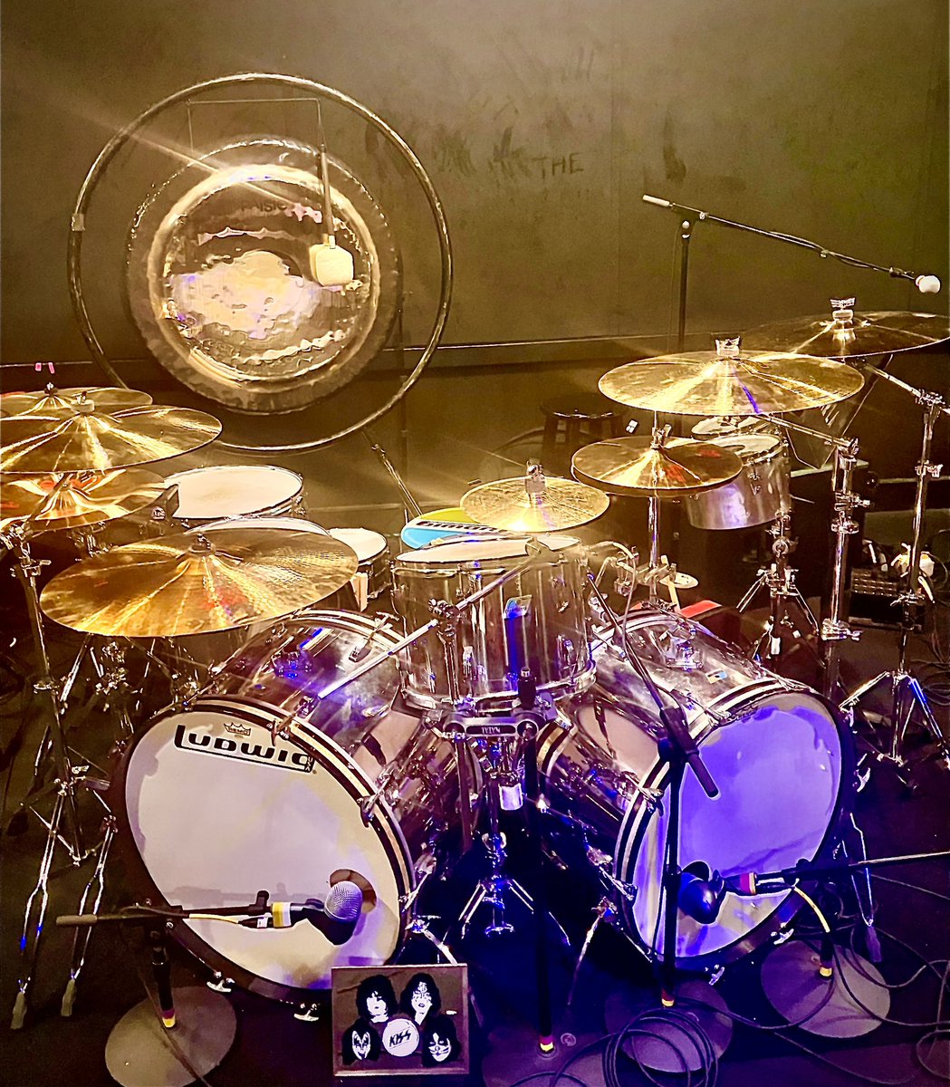 BrianTichy's tweet photo. Gene Simmons Band rehearsals for #legendsofrock cruise and other gigs this month. Some new deep cuts added to the set!💥👍🏼🥁🔥
@remopercussion emperor x @ludwigdrumshq @paistecymbals @lpmusicofficial @vaterdrumsticks @canopusdrums wire https://t.co/BPDVmef3xG