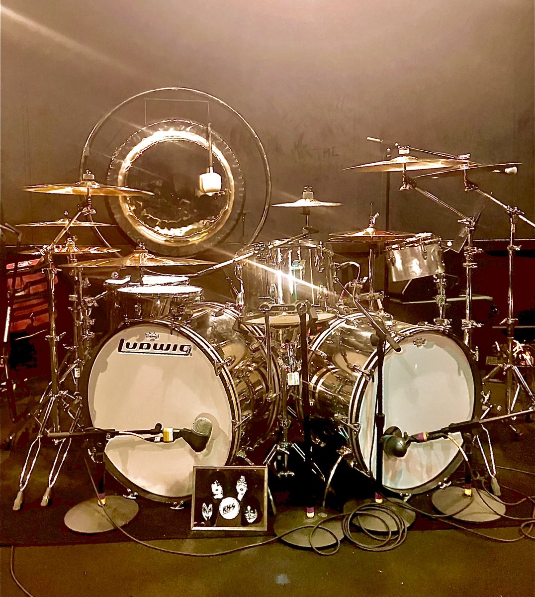 BrianTichy's tweet photo. Gene Simmons Band rehearsals for #legendsofrock cruise and other gigs this month. Some new deep cuts added to the set!💥👍🏼🥁🔥
@remopercussion emperor x @ludwigdrumshq @paistecymbals @lpmusicofficial @vaterdrumsticks @canopusdrums wire https://t.co/BPDVmef3xG