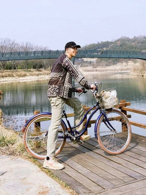 bts_my7angel's tweet photo. does it ever                     just how fast
drive u crazy                   the night changes https://t.co/6n5wbWv3uj