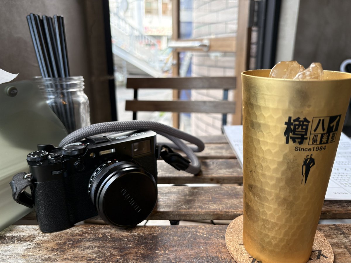散歩して写真撮って、出先で一杯✨