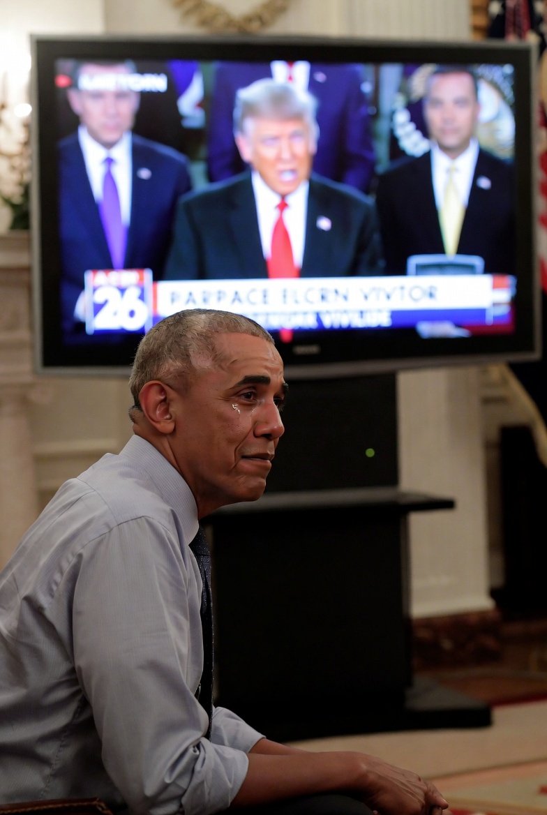 🔴 Le président Obama et sa conseillère à la sécurité nationale, Susan Rice, auraient été tellement bouleversés après la victoire de Trump en 2016 qu’ils se seraient effondrés en larmes devant le personnel de la Maison-Blanche.  (Université Columbia x Fondation Obama)