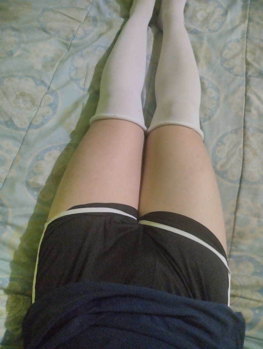 fmboy127's tweet photo. Wenas noches ando con insomnio, he sacado algunas fotos por si a alguien le interesa comprar me manda mensaje :3
#femboy #culo #gay https://t.co/XODyJcTT6e
