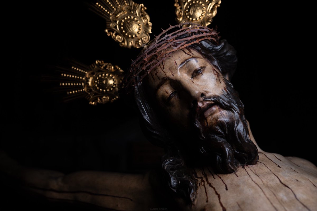 ⛪️✝️ Hoy, San Miguel se arrodilla ante el Santo Crucifijo de la Salud.

Entre ceniza y silencio comienza la Cuaresma.
Que cada beso sea oración y cada paso, regreso a Dios.

🕰️ 10:00 h · Misa
🕰️ 19:00 h · Misa
✝️ Besapié hasta las 20:00 h

📸 <a href="/carlosgalrod/">Carlos Galera</a>