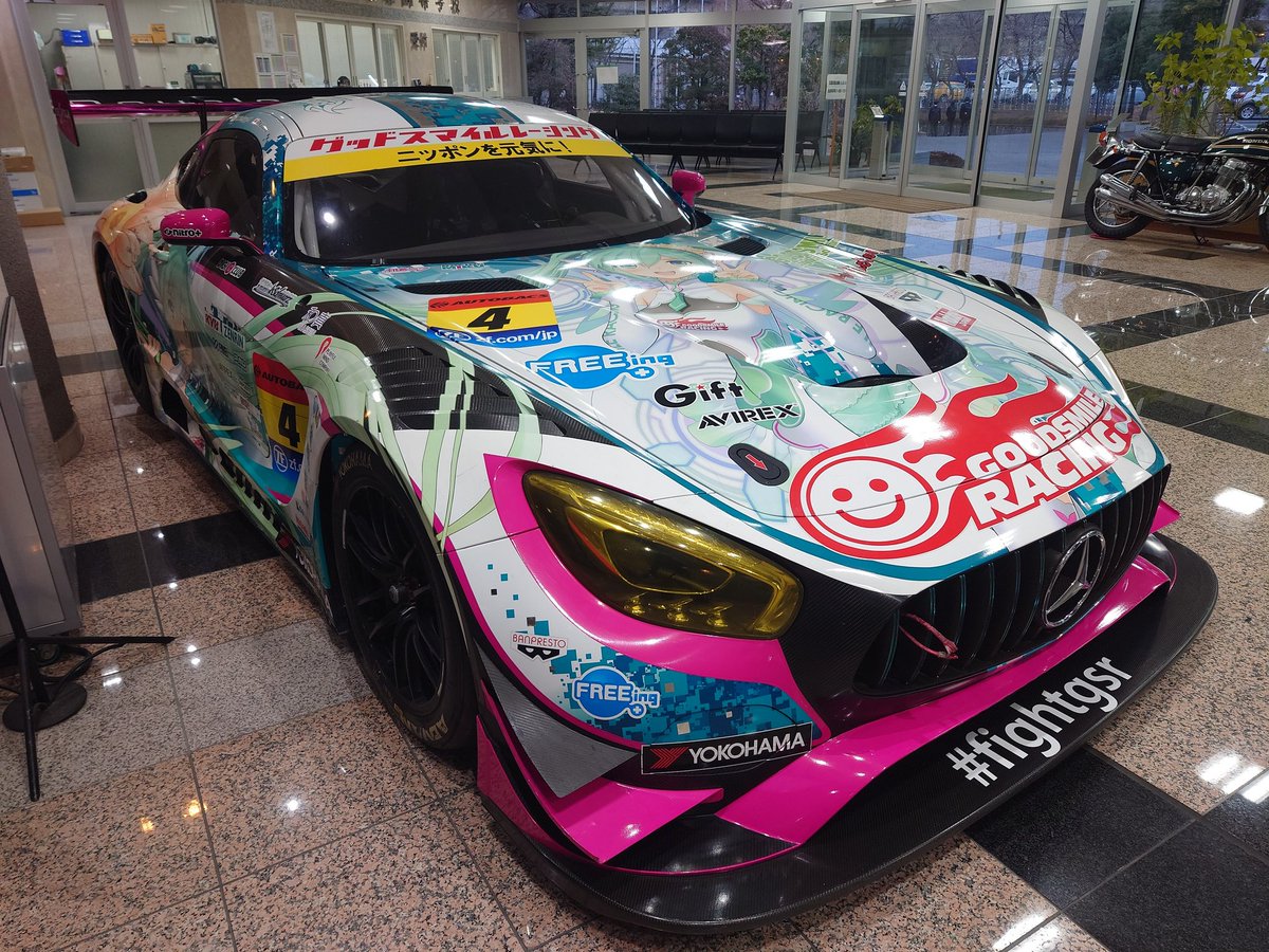 saijidai's tweet image. #今日の #SAIJIDAI
#埼自大　に新車両が追加!!🏎️
グッドスマイルレーシング様より
Mercedes-AMG GT3がやってきました!!🎉
ぜひ、ご来校の際は間近でご覧ください!!
#埼玉自動車大学校  #さいじだい #自動車 #自動車整備士 #Mercedes #AMG #GT3 #初音ミク  #グッドスマイルレーシング #谷口信輝