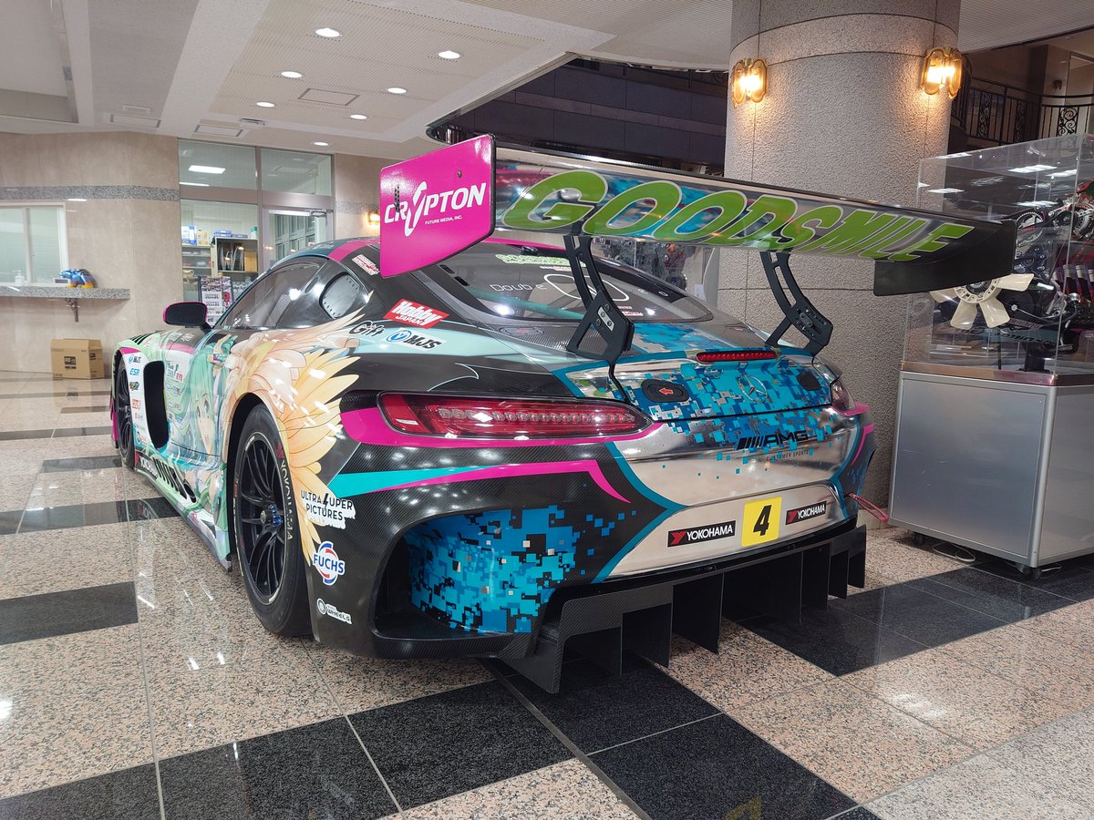 saijidai's tweet image. #今日の #SAIJIDAI
#埼自大　に新車両が追加!!🏎️
グッドスマイルレーシング様より
Mercedes-AMG GT3がやってきました!!🎉
ぜひ、ご来校の際は間近でご覧ください!!
#埼玉自動車大学校  #さいじだい #自動車 #自動車整備士 #Mercedes #AMG #GT3 #初音ミク  #グッドスマイルレーシング #谷口信輝