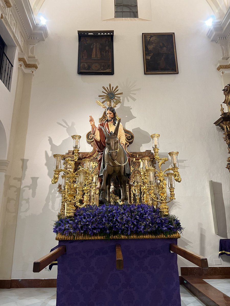 PollinicaArch's tweet photo. 𝗩𝗜́𝗔 ✝️ 𝗖𝗥𝗨𝗖𝗜𝗦 

Hoy, Miércoles de Ceniza, N. P. J. de la Salud se encuentra exornado para el Vía Crucis oficial de la A. de Cofradías, luciendo sobre sus andas un monte de lirios que realza aún más la profundidad y recogimiento de este día tan significativo. https://t.co/Cr6pSSo2dY