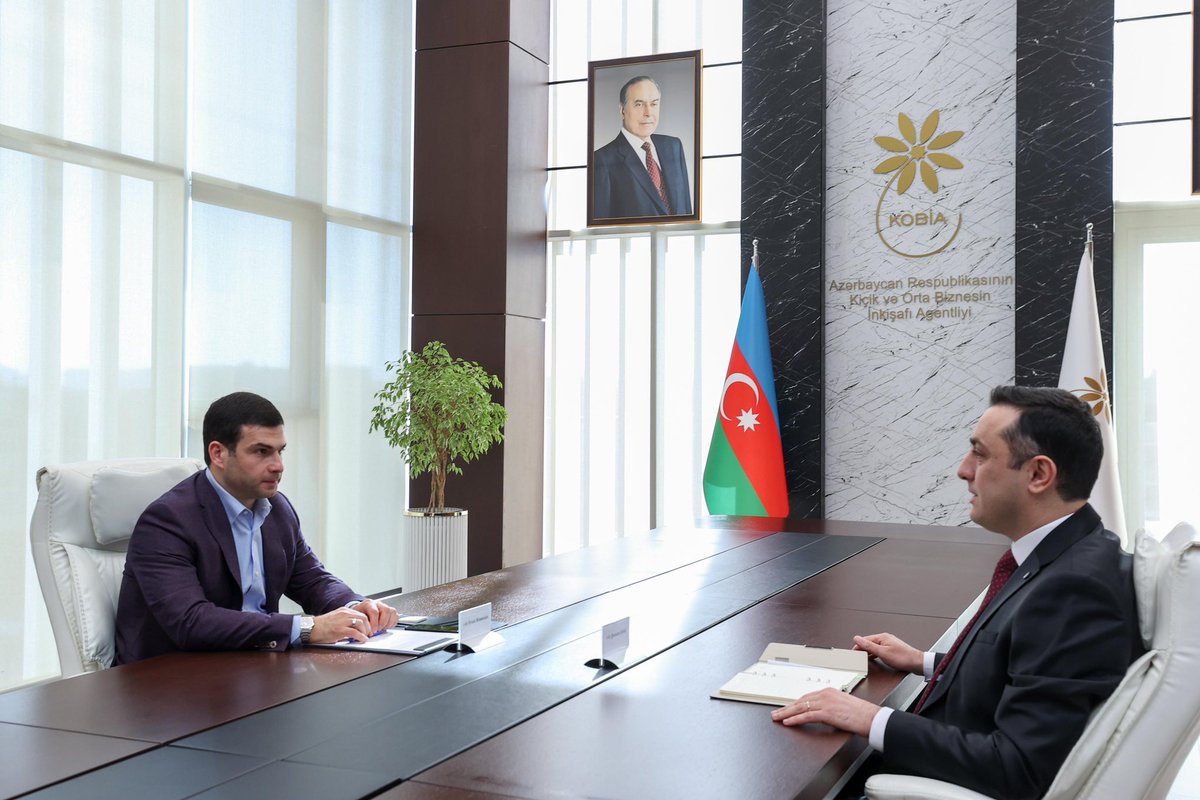 MammadovOrkh's tweet image. 4-cü @yukselish_az qalibi Qaraxan Şirinli ilə görüşdük. Mentorluq Proqramı çərçivəsində #KOBİA ilə əməkdaşlıq, əldə etdiyi təcrübə, eləcə də gələcək planlarını müzakirə etdik. Q.Şirinlinin qazandığı təcrübənin karyera yüksəlişinə töhfə verəcəyinə inanırıq. 🍀