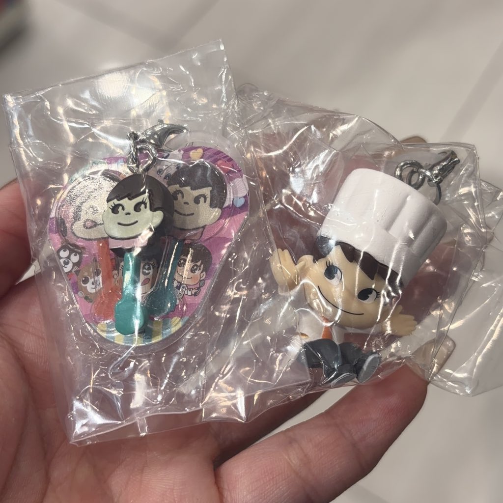 peach_00o's tweet photo. ペコちゃん お菓子のめじるしアクセサリー
ガチャガチャ 交換 めじるし

譲 ペコポコチョコレート (ポコ)
     シェフ ポコちゃん

求 ペコポコチョコレート (ペコ)
    ミルキー

大阪手渡し、郵送可能 📮 https://t.co/SpAnotF4oA