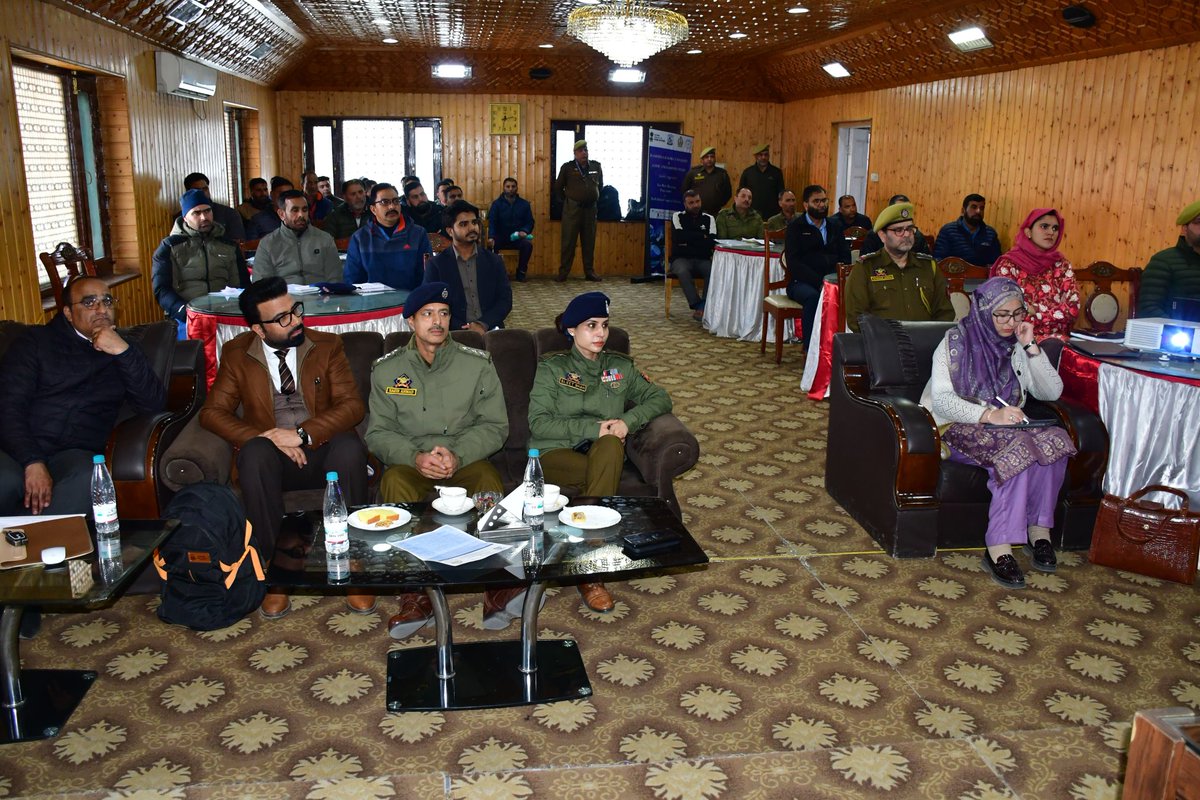 brighterkashmir's tweet photo. Jammu &amp; Kashmir Police in Collaboration with Rashtriya Raksha University Organizes Two-Week Workshop on Tech-Infused Tourism Policing at DPL Srinagar.@SrinagarPolice
@JmuKmrPolice https://t.co/RThCP2BzuQ