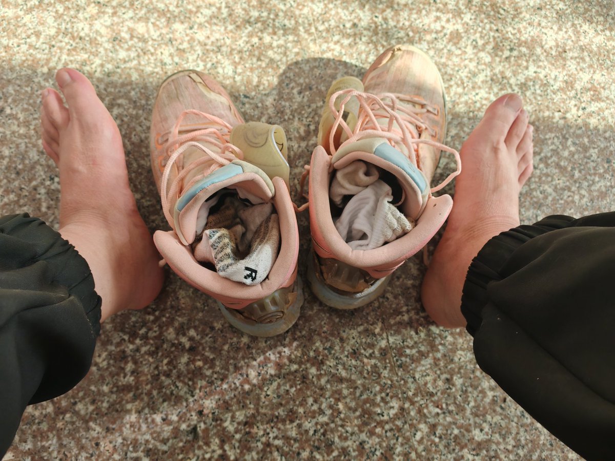 回老家干活鞋子走废一双