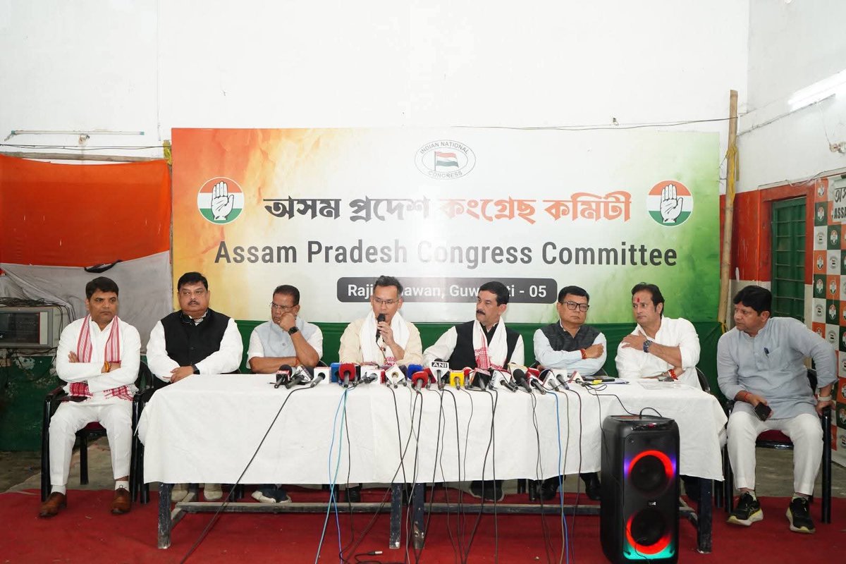 PrithvirajS_INC's tweet photo. 📍 Rajiv Bhawan, Guwahati

Participated in a press conference outlining the forthcoming two-day visit to Assam by Hon’ble MP and Screening Committee Chairperson Smt. @priyankagandhi ji.

The briefing was addressed by AICC General Secretary and APCC In-Charge Hon. @JitendraSAlwar ji, APCC President Shri @GauravGogoiAsm ji, Leader of Opposition Shri @DsaikiaOfficial ji, Dhubri MP Shri @rakibul_inc ji, and former APCC President Shri @ripunbora ji along with my colleagues Shri @manojchauhanmp ji, @_vikasupadhyay ji.

@INCIndia
@INCAssam 

#assam #AssamWithCongress 
#Assamcongress
