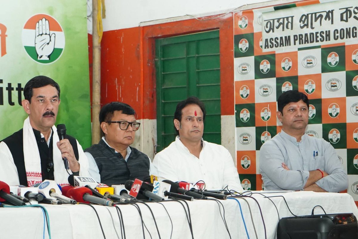 PrithvirajS_INC's tweet photo. 📍 Rajiv Bhawan, Guwahati

Participated in a press conference outlining the forthcoming two-day visit to Assam by Hon’ble MP and Screening Committee Chairperson Smt. @priyankagandhi ji.

The briefing was addressed by AICC General Secretary and APCC In-Charge Hon. @JitendraSAlwar ji, APCC President Shri @GauravGogoiAsm ji, Leader of Opposition Shri @DsaikiaOfficial ji, Dhubri MP Shri @rakibul_inc ji, and former APCC President Shri @ripunbora ji along with my colleagues Shri @manojchauhanmp ji, @_vikasupadhyay ji.

@INCIndia
@INCAssam 

#assam #AssamWithCongress 
#Assamcongress