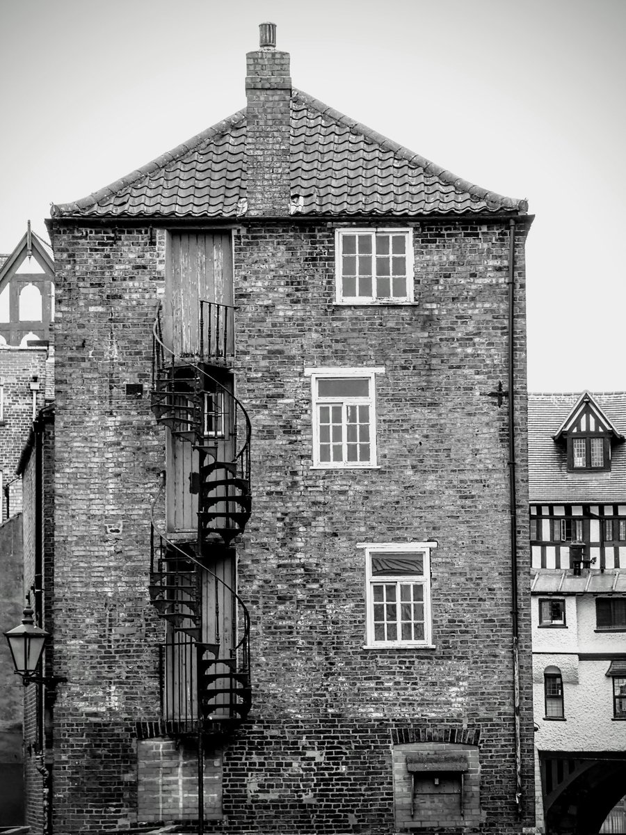 tismenic70's tweet image. #WednesdayWindows
#WindowsOnWednesday
#WednesdayWalls
#WallsOnWednesday
#BlackAndWhitePhotography
Bonus spiral staircase 
Lincoln