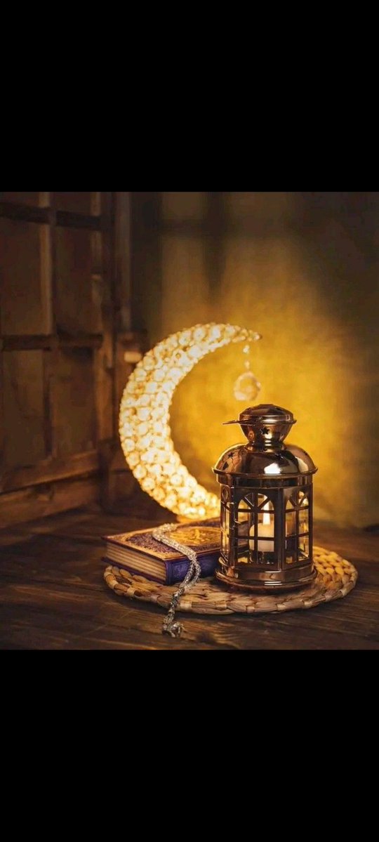 İlk teravih, ilk sahur.

Geldi iki gözümün çiçeği Ramazan.