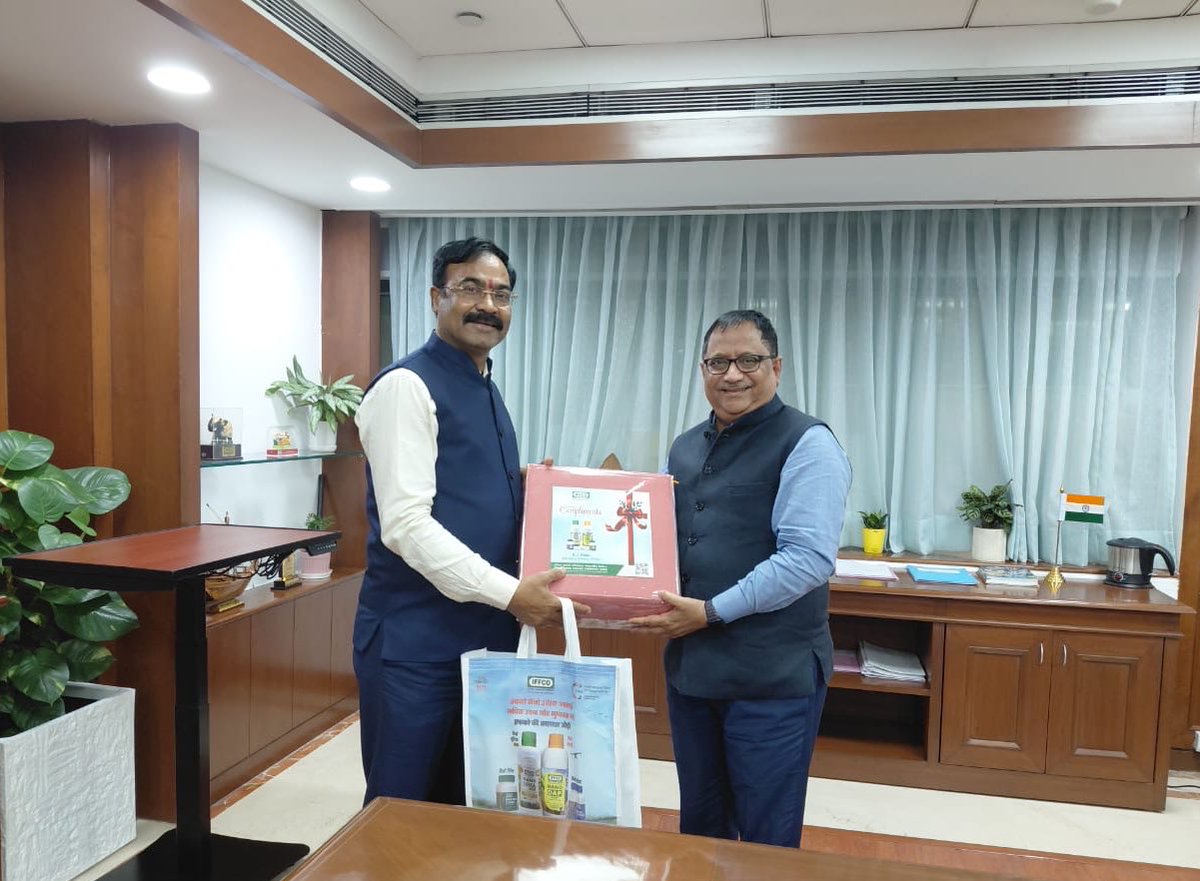 KiritkrJPatel's tweet photo. Delighted to meet Hon’ble Shri Sukanta Kumar Panigrahi Ji, Member of Parliament, Kandhamal, Odisha @SKPanigrahiBJP, at IFFCO Sadan, New Delhi. We engaged in a fruitful discussion on strengthening cooperatives, empowering our farmers, and the transformative role of Nano Fertilisers in advancing sustainable agriculture. Together towards Atmanirbhar Krishi! 
#Cooperatives #NanoFertilisers