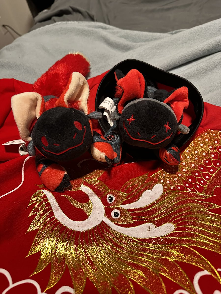 tazioro's tweet photo. Chúc mừng năm mới! we stole dad’s Áo dài :3 https://t.co/t1hDh7Vhtw