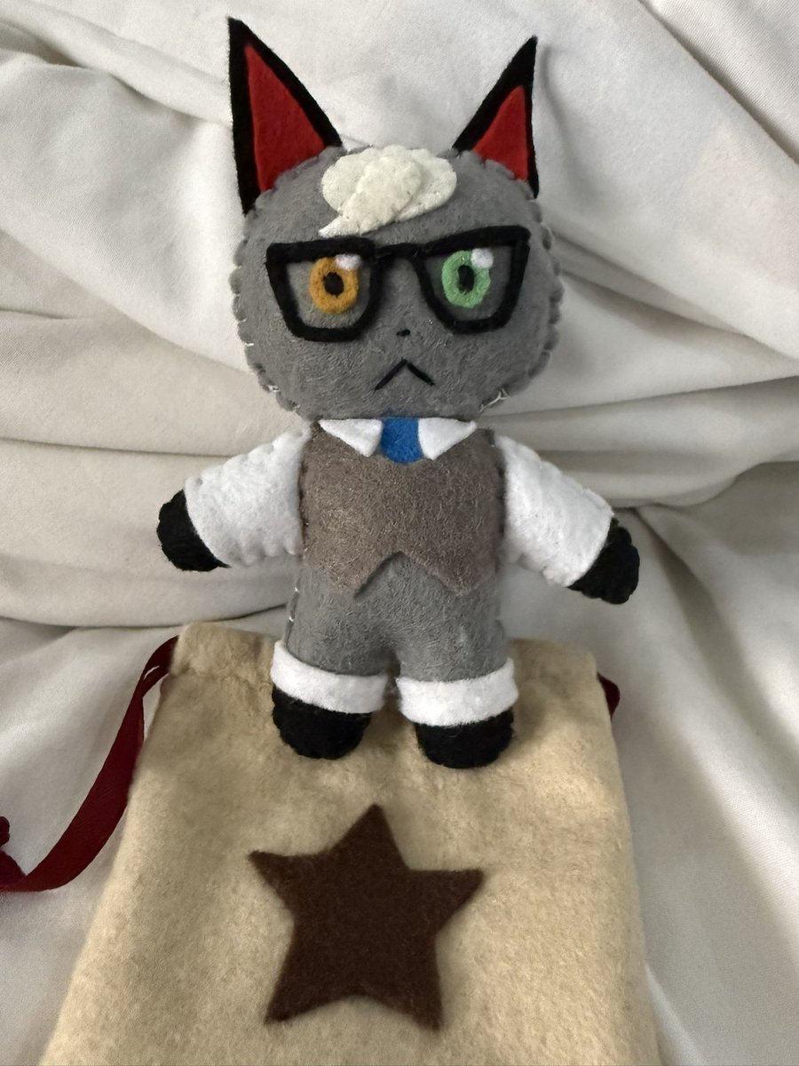 i just wanted to show everyone my absolute favorite things in life right now !! i got a custom order from <a href="/craftysaturns/">craftysaturns🪡🤎</a> and they not only delivered wonderful creations, but made them 500% cuter than i ever expected !! 🥹💟 now i can carry around my fave villagers i’m so happy ✨