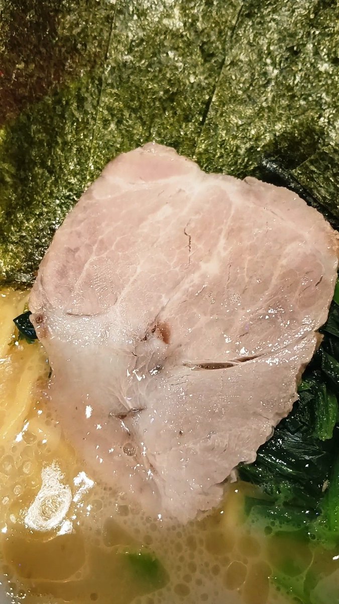 yokiecoco's tweet photo. 横浜ラーメン弐七家 MAIN BASE@横浜市旭区

今日は美味しい塩ラーメン🍜🍥を食べようと横浜ラーメン弐七家 MAIN BASE🍜🍥でランチ🍱にします🎵

詳細はブログを見て下さい🎵
　　　　　　↓　
アメブロ(ラーメンブログ)
https://t.co/T9kYFyEcq2

#弐七家 #家系ラーメン #横浜ラーメン #MAINBASE https://t.co/jQp37qcX4e