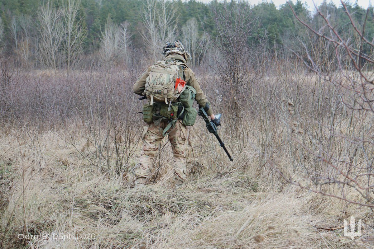 91_brigade's tweet photo. Наші сапери працюють щодня🫡

Виявляють і знешкоджують міни, снаряди та інші небезпечні предмети, які залишив після себе ворог. Результат цієї роботи відчуває кожен — у безпечних дорогах, розмінованих полях, відновлених позиціях та збережених життях.

Захищаємо своє💪 https://t.co/3uA77iiPRo