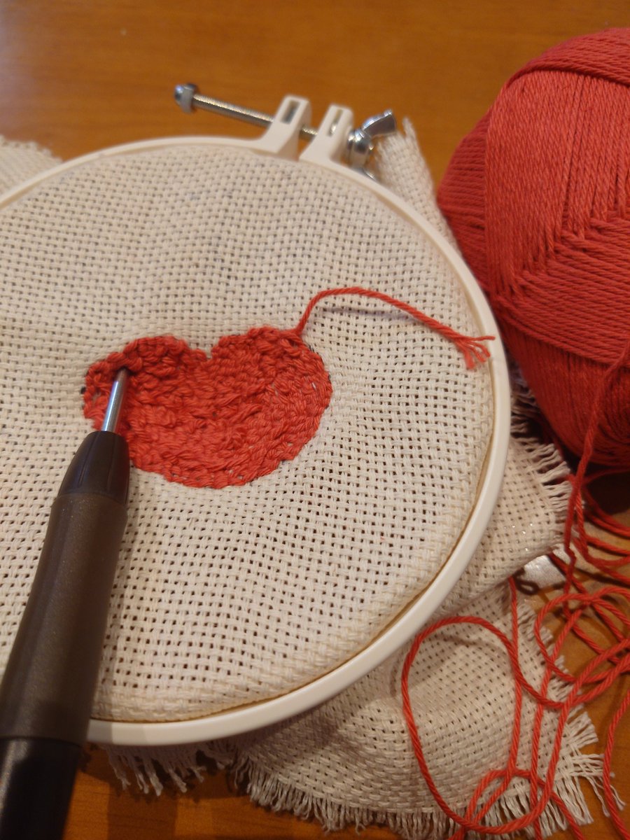 パンチニードル始めました💓
隙間があるから埋めないと(笑)
無心でチャレンジできるから最高