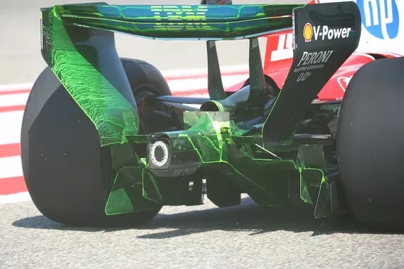GazzettaFerrari's tweet photo. 🚨 | Ferrari introduced an “FTM” flap near the SF-26’s exhaust, enabled by the rules allowing a max 60 mm overhang from the rear axle line.

By packaging the rear end differently (including a more rearward differential), Ferrari can place a small winglet that uses exhaust blowing.

With 2026 PUs generating and recharging more often, exhaust flow is present even at lower speeds, so the device can work through more corners and may be hard to copy without a rear redesign.

📰 @Motorsport_IT