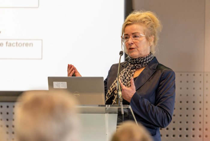 HOorzaken's tweet photo. Psychosociale effecten van slechthorendheid
Sophia E. Kramer laat zien dat moeite met spraakverstaan in lawaai samenhangt met stress, eenzaamheid en vermoeidheid. 
https://t.co/MkIsluC2kI https://t.co/IjkHXXZgLz