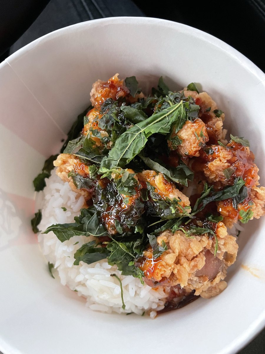 คือถ้าไม่รู้ว่ามันคือข้าวกระเพราก็อร่อยอยู่นะ😂