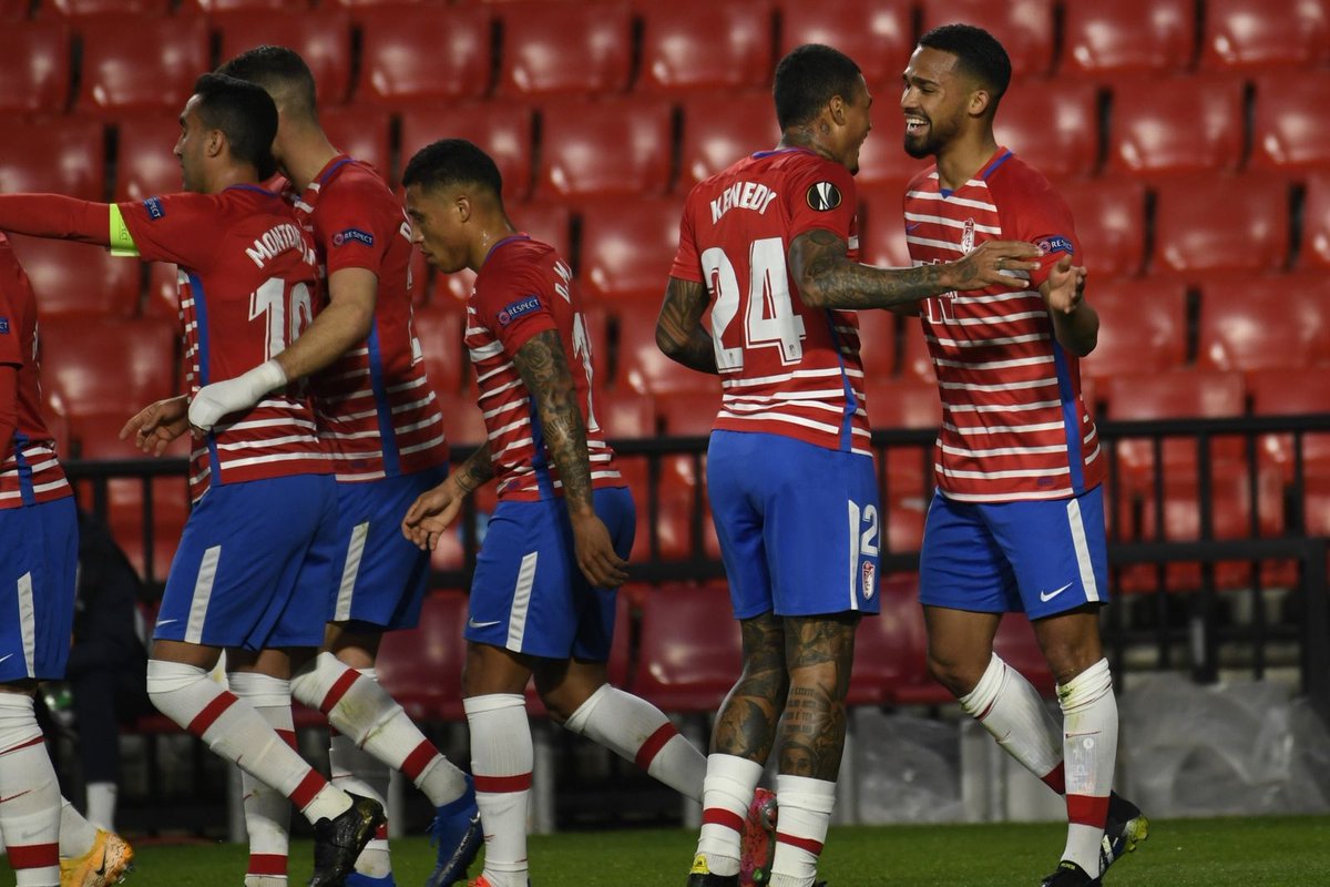 GCFstats's tweet photo. #TalDíaComoHoy 🔴⚪️ | Hace 5 años, en 2020, el #GranadaCF jugaba el partido de ida de los 1/16 de final de la Europa League. A los 20 minutos ya iba ganando por 2-0 al Nápoles de Gattuso, Fabián Ruiz y Osimhen, entre otros, en Los Cármenes, gracias a los goles de Yángel Herrera y Kenedy.

Sobran las palabras ante tal gesta.

#HistoriaGCF
