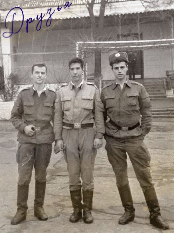 Из моего старого фотоальбома случайно выпала фотография...