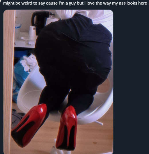 That Pesky Bee! tweet media