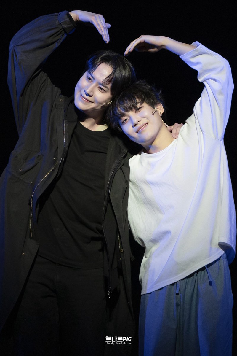 260218 데스노트 커튼콜데이 낮공 

핱뚜🫶

야가미 라이토 #규현 배우님
L #탕준상 배우님