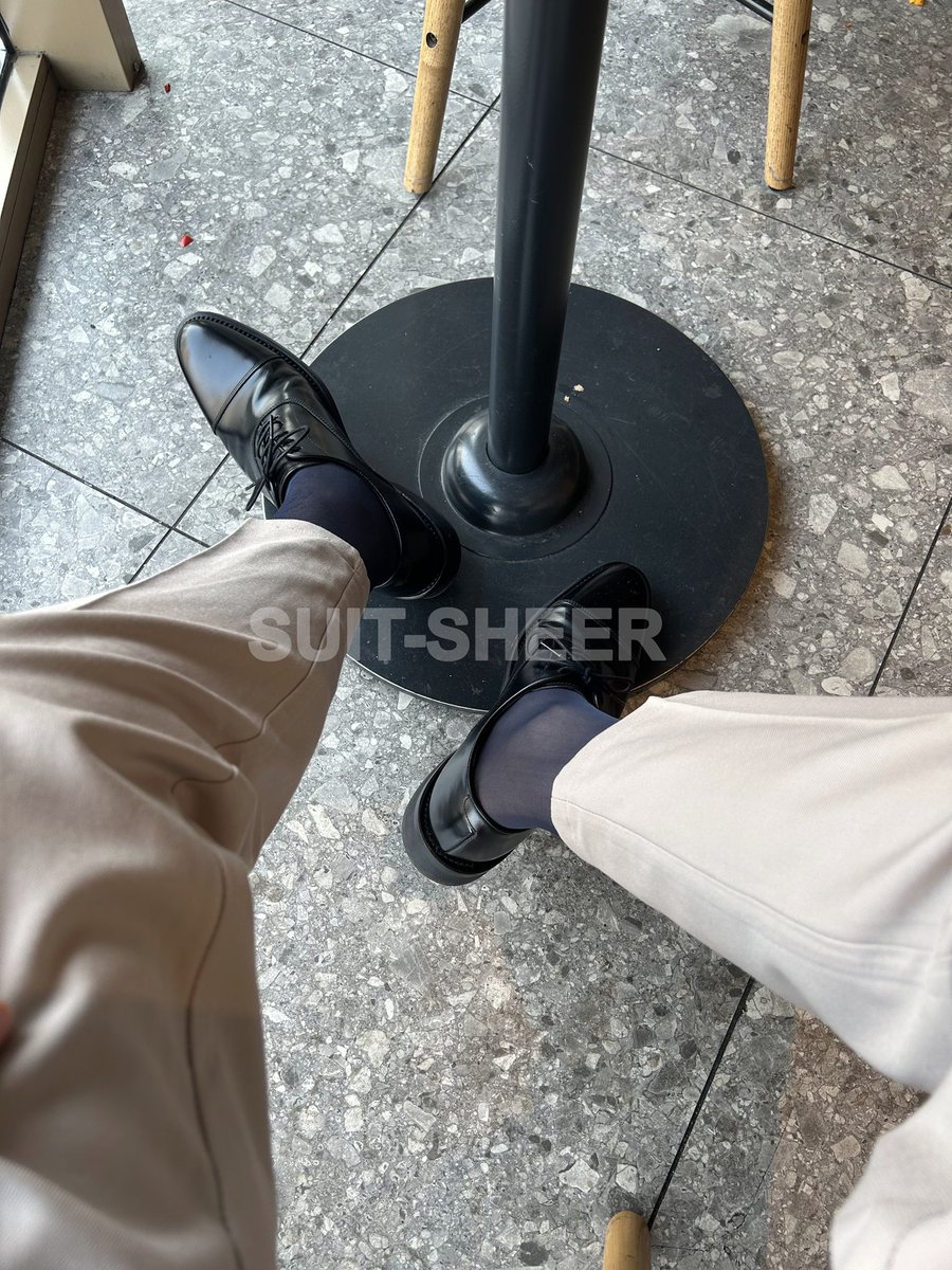 suitsheers's tweet photo. 新年快乐 #皮鞋丝袜 #正装控 #dom #广州正装 #深圳正装 #正装1S #正装SM https://t.co/gVHevZ0z90