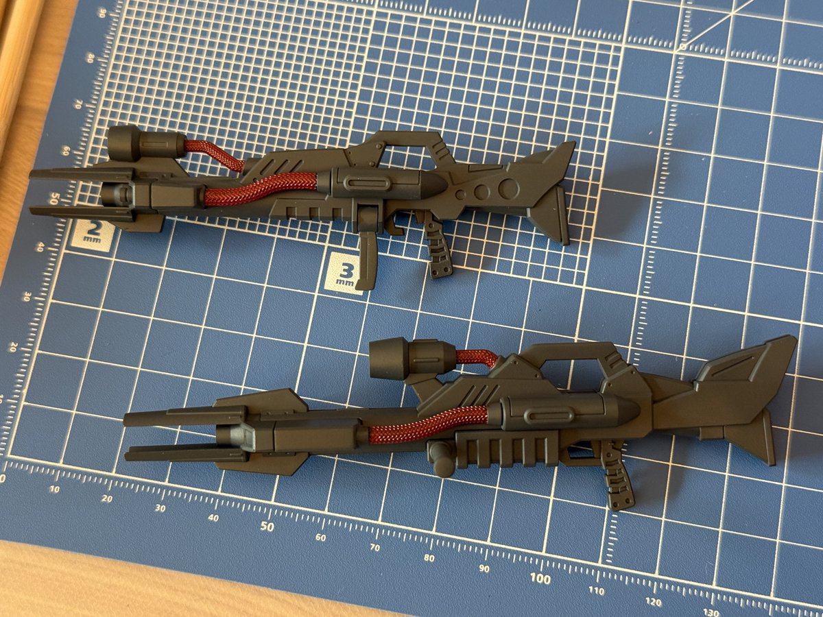 上のセンサーが前の方に付いてるのがゲシュペンストMk-2用のメガビーム