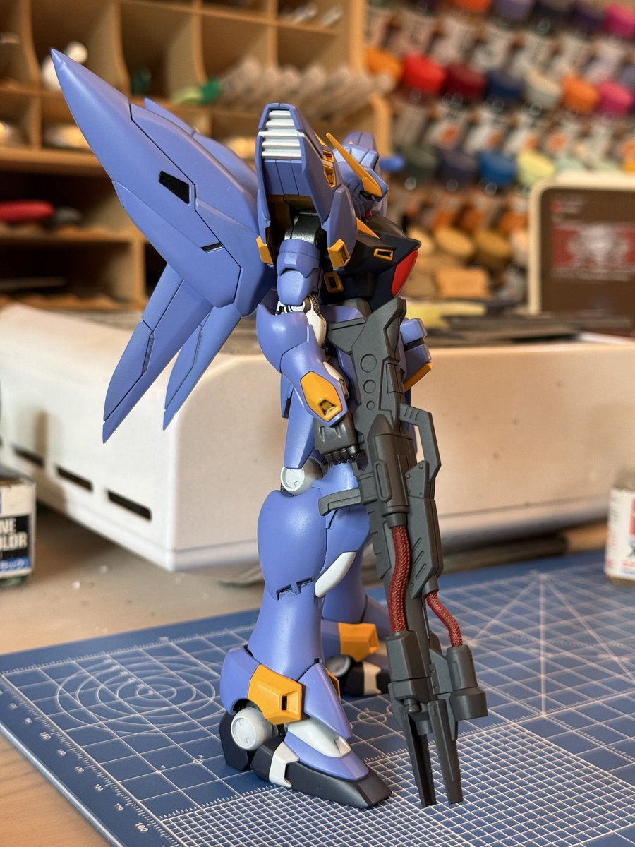 上のセンサーが前の方に付いてるのがゲシュペンストMk-2用のメガビーム