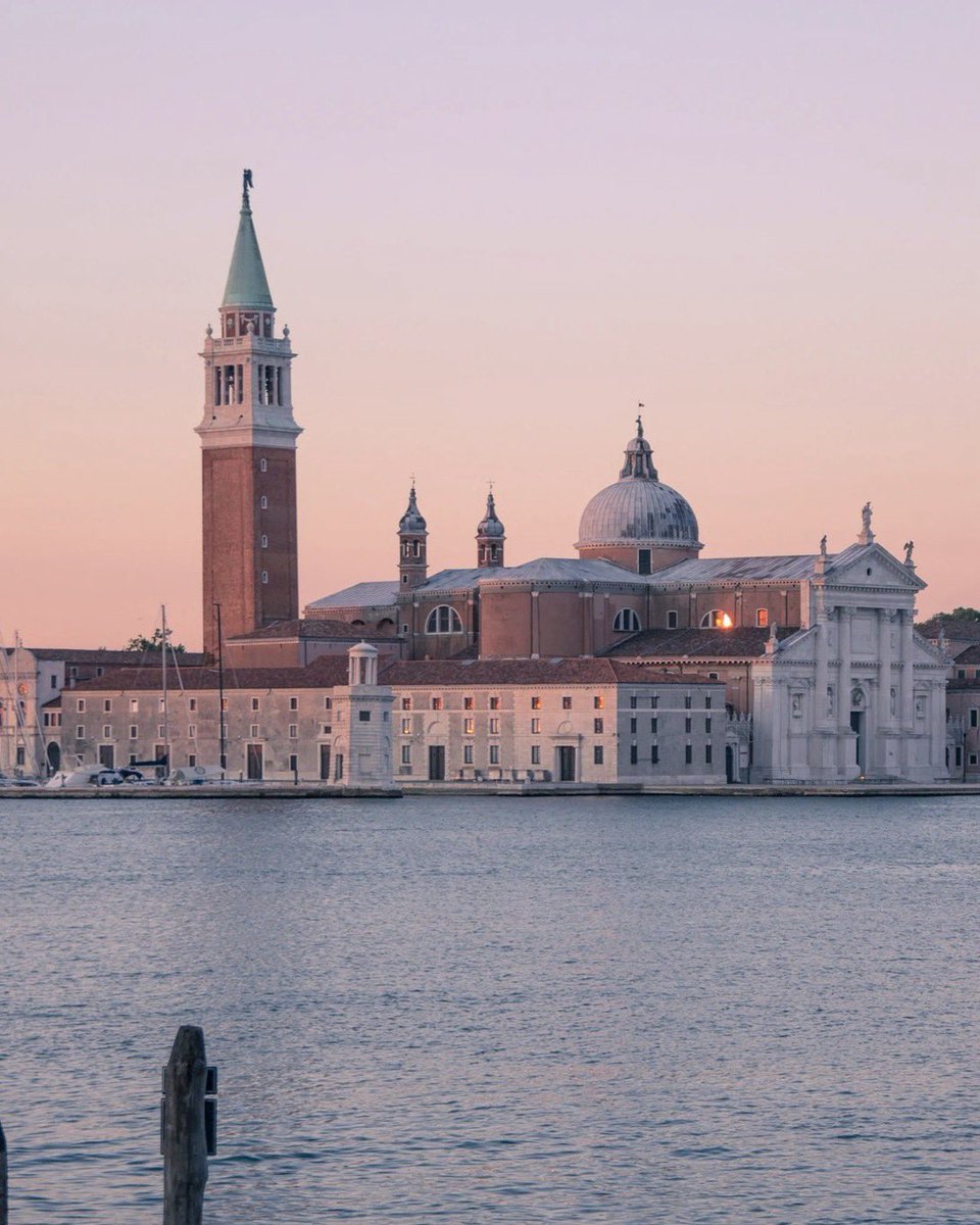 teatrolafenice's tweet photo. «Nessuno sa qual è il massimo che può raggiungere» (Arturo Toscanini, Parma 25 marzo 1867). Buona giornata! 

#25marzo https://t.co/N2sI72XkF1