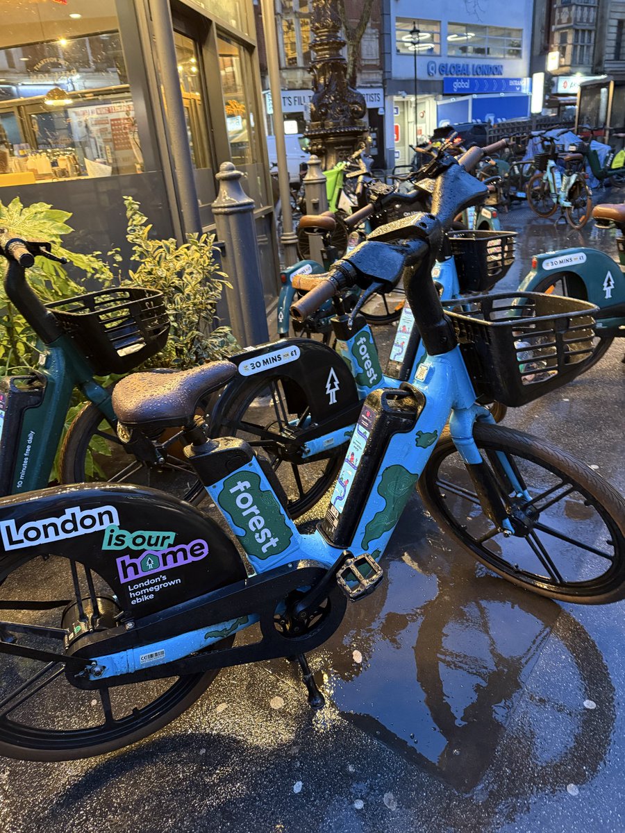 gigsmad's tweet photo. @CityWestminster Please can you sort out the crazy @forestbike_uk by the @NPGLondon cafe. They are a menace. 2 people in front of me had to walk in the road as pavement blocked. I'm not having it it's extremely dangerous. It's busy there with deliveries at 7.45am. https://t.co/EolQ3W57RY