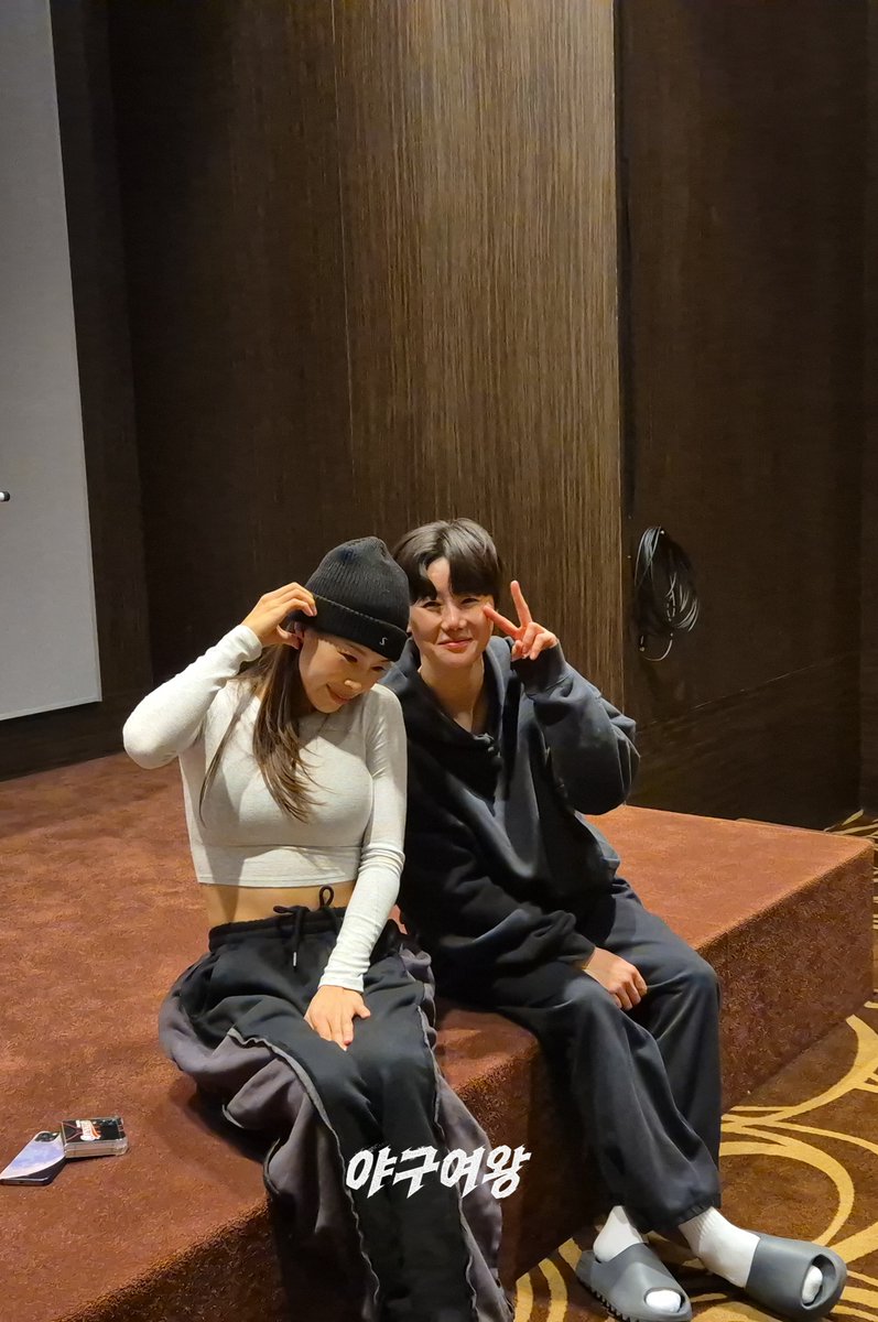 Baseball__Queen's tweet photo. 합숙 훈련 현장 비하인드 풀러왓은

분명 우리 처음에는 좋았는데.. https://t.co/dEhGU3Dq7G