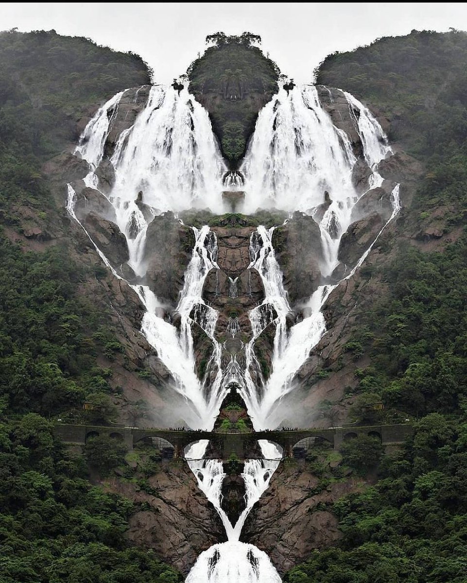 Jonayedmd101's tweet image. Dudh sagar waterfall❤️🕧