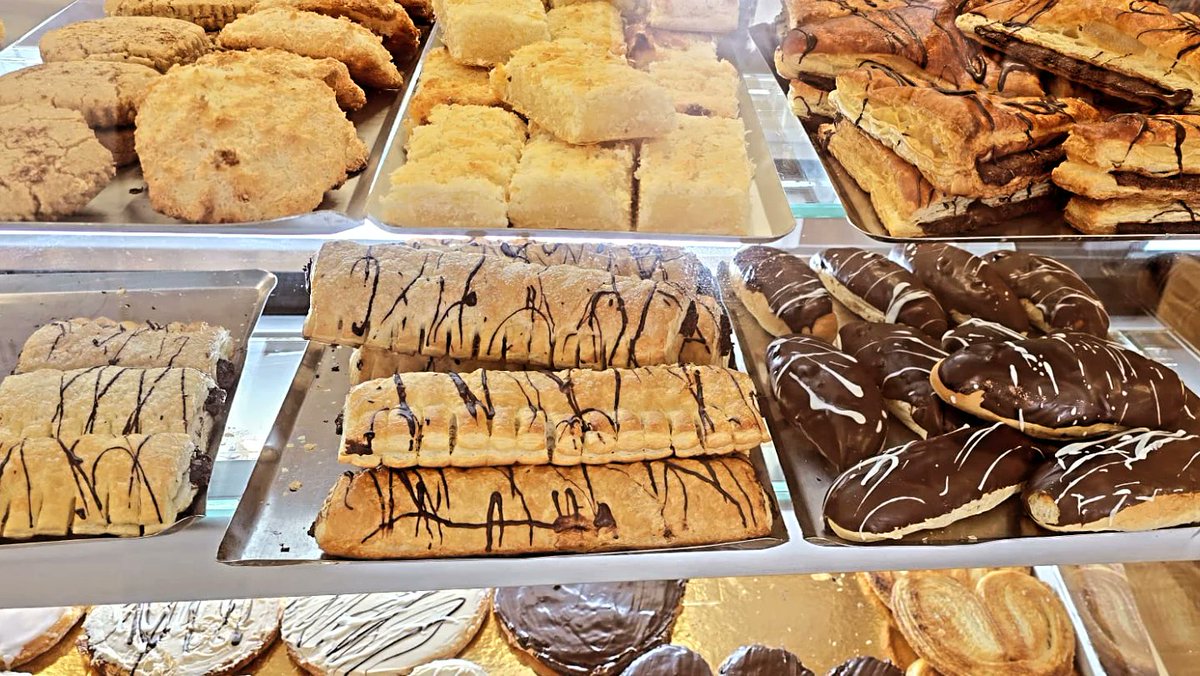 elpuentepan's tweet photo. 🍰🥞🧁🥖🍩 Cuando el sabor y el color inunda tu vida, todo cambia y se hace más DULCE.

#Barbate #Panadería #Bollería #ElPuente #Artesanal https://t.co/KEI7N952L7