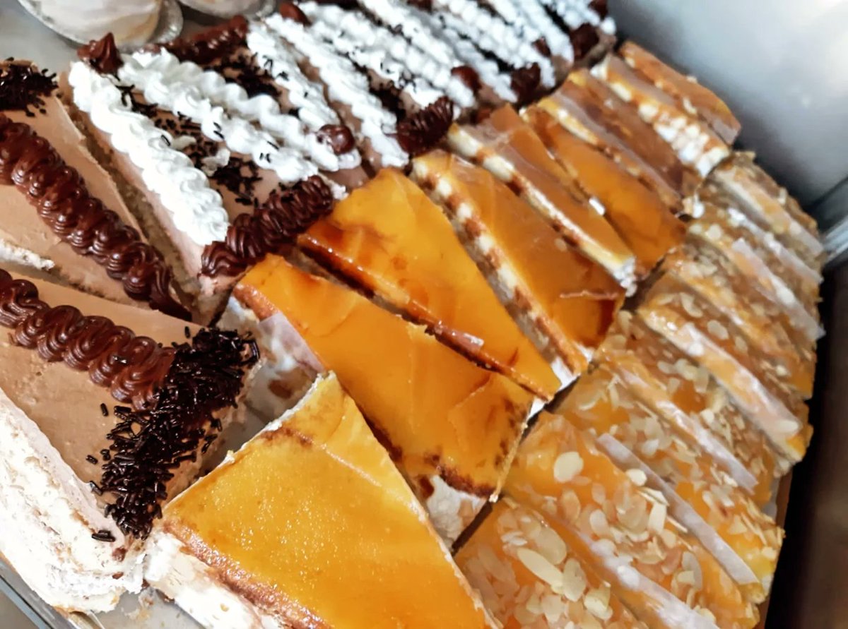 elpuentepan's tweet photo. 🍰🥞🧁🥖🍩 Cuando el sabor y el color inunda tu vida, todo cambia y se hace más DULCE.

#Barbate #Panadería #Bollería #ElPuente #Artesanal https://t.co/KEI7N952L7