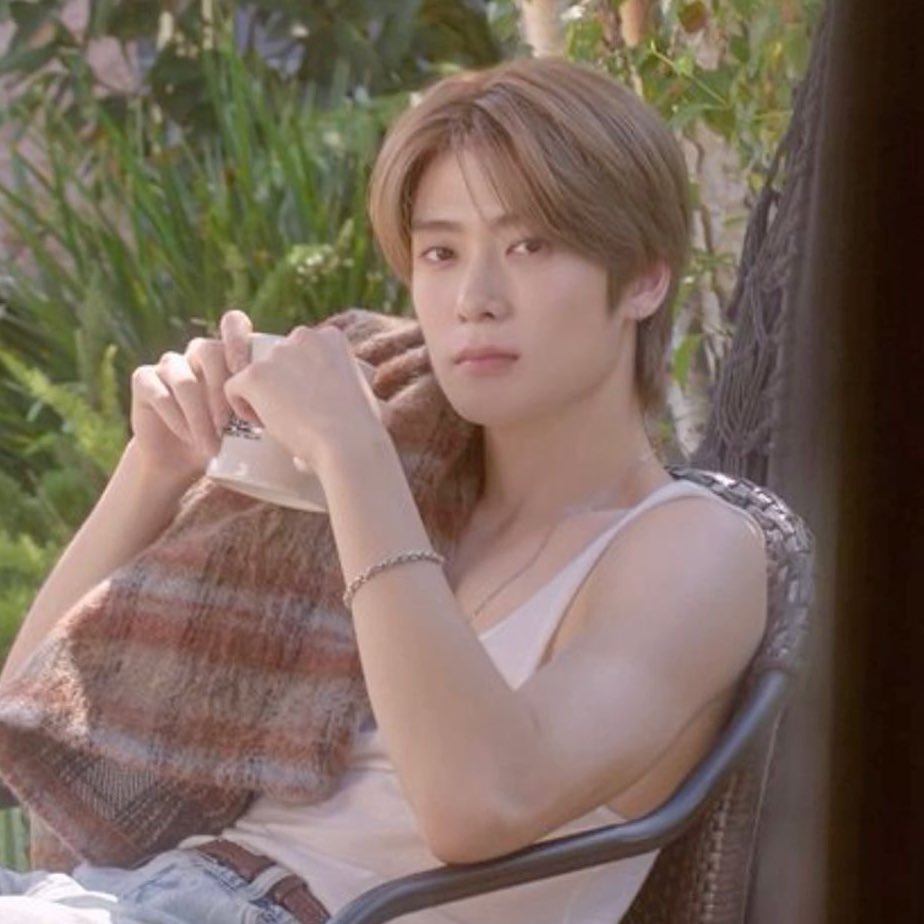 พิคมสวย ฟัมอยุ่มะ

เมื่อกี้ว่าไงนะ

พิ่โฮบอบว่า วัมนี้แด๊ดพิ่เลี้ยงหมูตะทะ พิ่เลยอยากมาชวนคมสวยไปกิมด้วยกัน

พี่เกรงใจจังเลยครับโฮ

โนะโน ม่ะต้อมเกงจัยเนย แด๊ดพิ่บอบว่าวันนิ้จัดเต้ม ฉลองสละโสด

สละโสดอะไรหรอครับ

ก่าตั้มแต่แด๊ดเจอพิ่คมสวยแด๊ดก่าพูดแต่สละโสดอยู่อย่างงั้น พิโฮก่างง