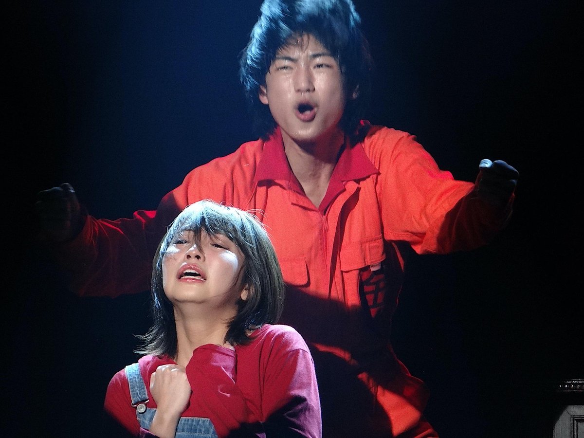 こんばんは、最善席です。
本日、お届けするのはこちら。
／
つかこうへい十七回忌特別公演「熱海殺人事件」ラストメッセージ
ユニコーンチーム（荒井敦史 大原優乃 横田大雅 高橋龍輝）開幕。写真一挙公開！　
＼

あまりにも若く、愚かにぶつかりあう
金太郎とアイ子がいた

saizenseki.com/oochi/post2026…