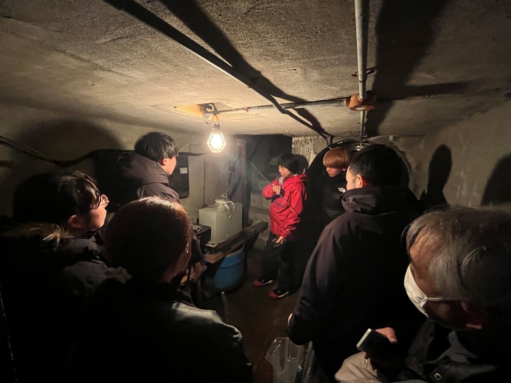 RisshoMet's tweet photo. 【十日町試験地 見学レポ③】
十日町試験地、観測の歴史はなんと100年以上…！☃️
雪国のデータが積み重なってきた重みを感じます。
雨量計も雪に負けないよう3m以上の高さに設置されています。

見学をご対応いただいた十日町試験地の皆さま、本当にありがとうございました！ https://t.co/L62whbgv1b