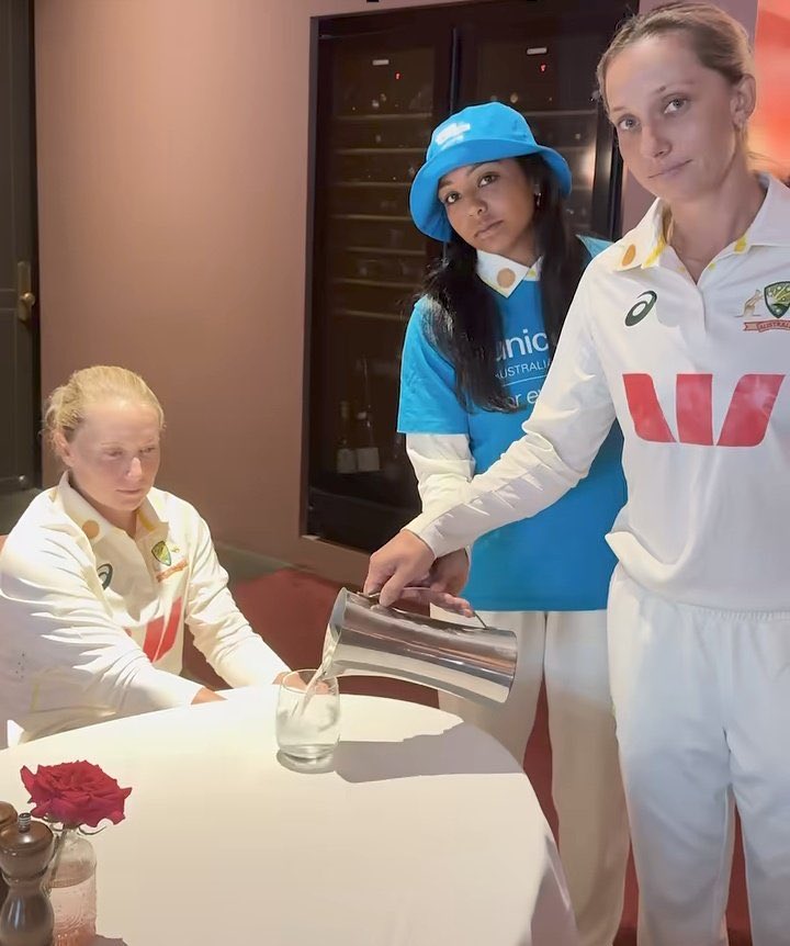 ILOVE HER 😭😭😭