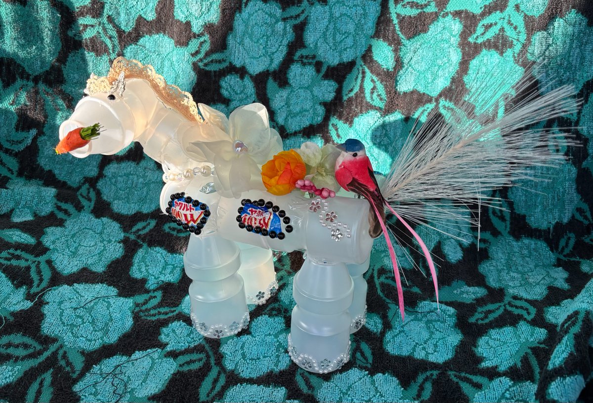 TYakultCP's tweet photo. ＼#ヤクルトスゴ馬 コンテスト🐴✨／
皆さまからご応募いただいた作品をご紹介！

大胆な発想に、細かなアレンジ‼️
本日も魅力的なスゴ馬が揃いました‼️

📣コンテストの応募期間は明日まで！🐴
皆さまのスゴ馬をまだまだお待ちしています！

▼詳細はこちら
https://t.co/sLyCBNmPau https://t.co/8FZaKSmWVl