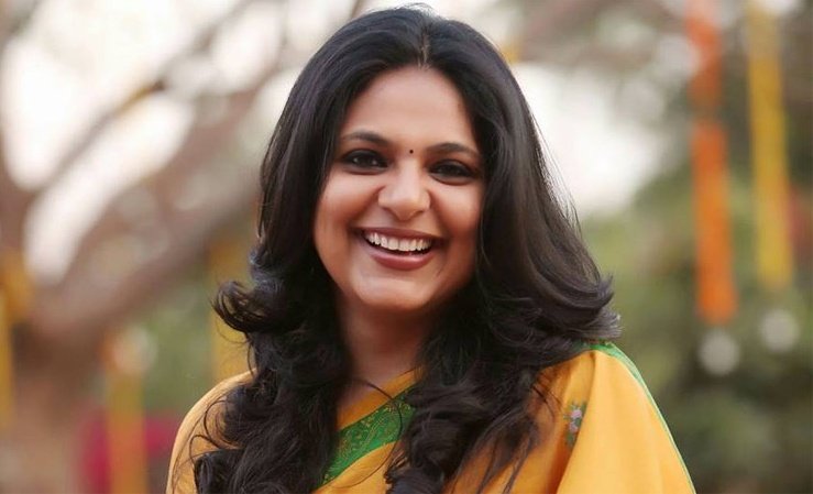 अब तो हम बंट गए हैं, बस कटना बाकी है

इस बयान के बाद ब्राह्मण-विरोधी लॉबी द्वारा पत्रकार रिचा अनिरुद्ध को लगातार निशाना बनाया जा रहा है

इससे पहले भी उनके सोशल मीडिया प्रोफाइल में ‘ब्राह्मण’ शब्द लिखे होने को लेकर नफ़रत फैलाने वाले तत्व उन्हें जातीय तौर पर टारगेट करते रहे है।
