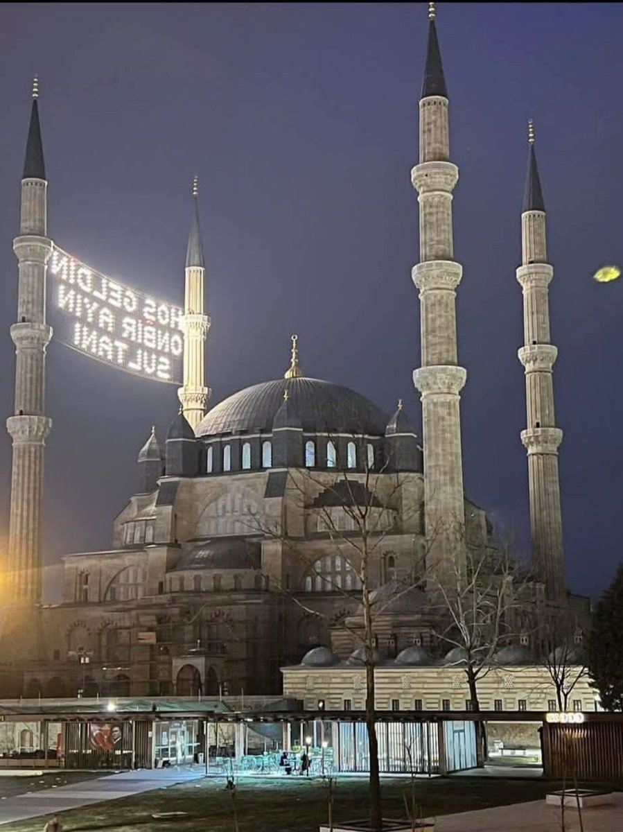 HOŞ GELDİN YA ŞEHRİ RAMAZAN! 
Bir kez daha rahmet ve bereket ayına ulaştık. Rabbim nefsimizi terbiye edeceğimiz feyz dolu oruçlar tutmayı nasip etsin. Ramazan’ın bereketi hanenize, hoşgörüsü gönüllerinize, sabrı ruhunuza dolsun. Yüce Mevla bizleri günahları bağışlanmış olarak